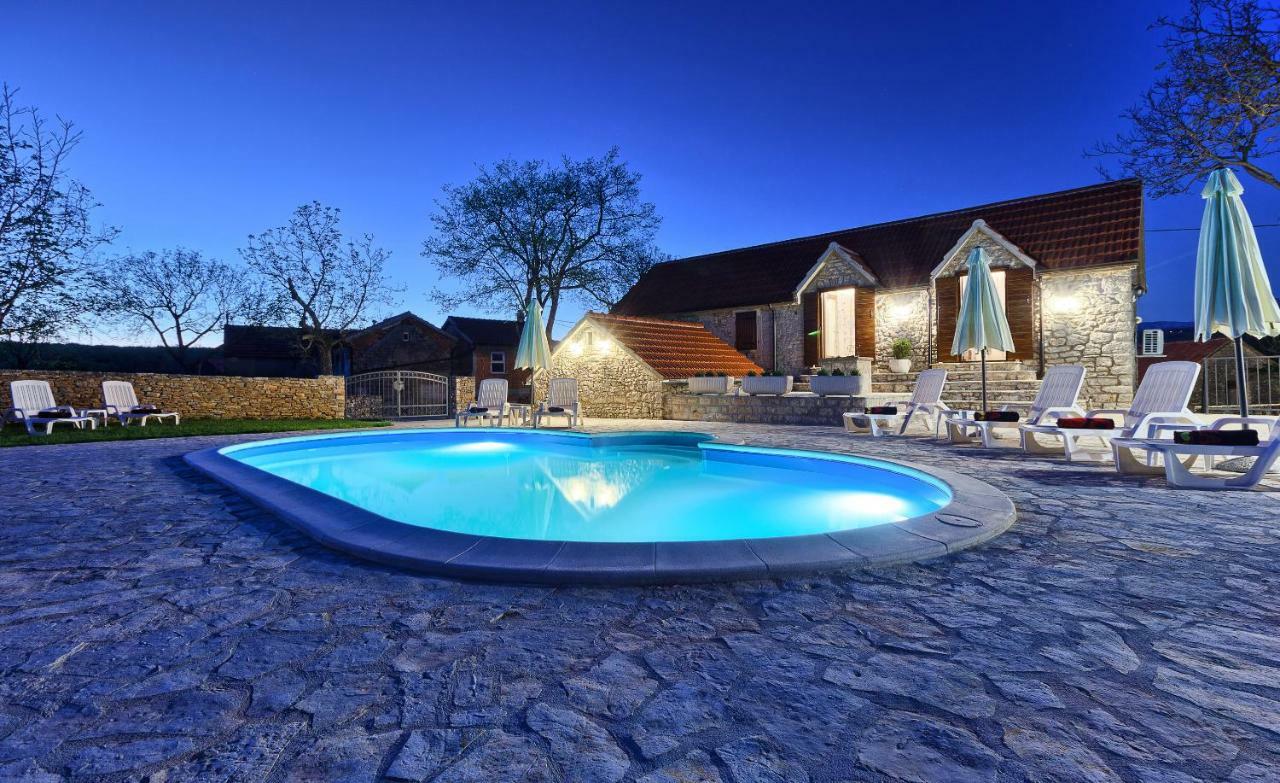 Dalmatia Stone House - Heated Pool Country house