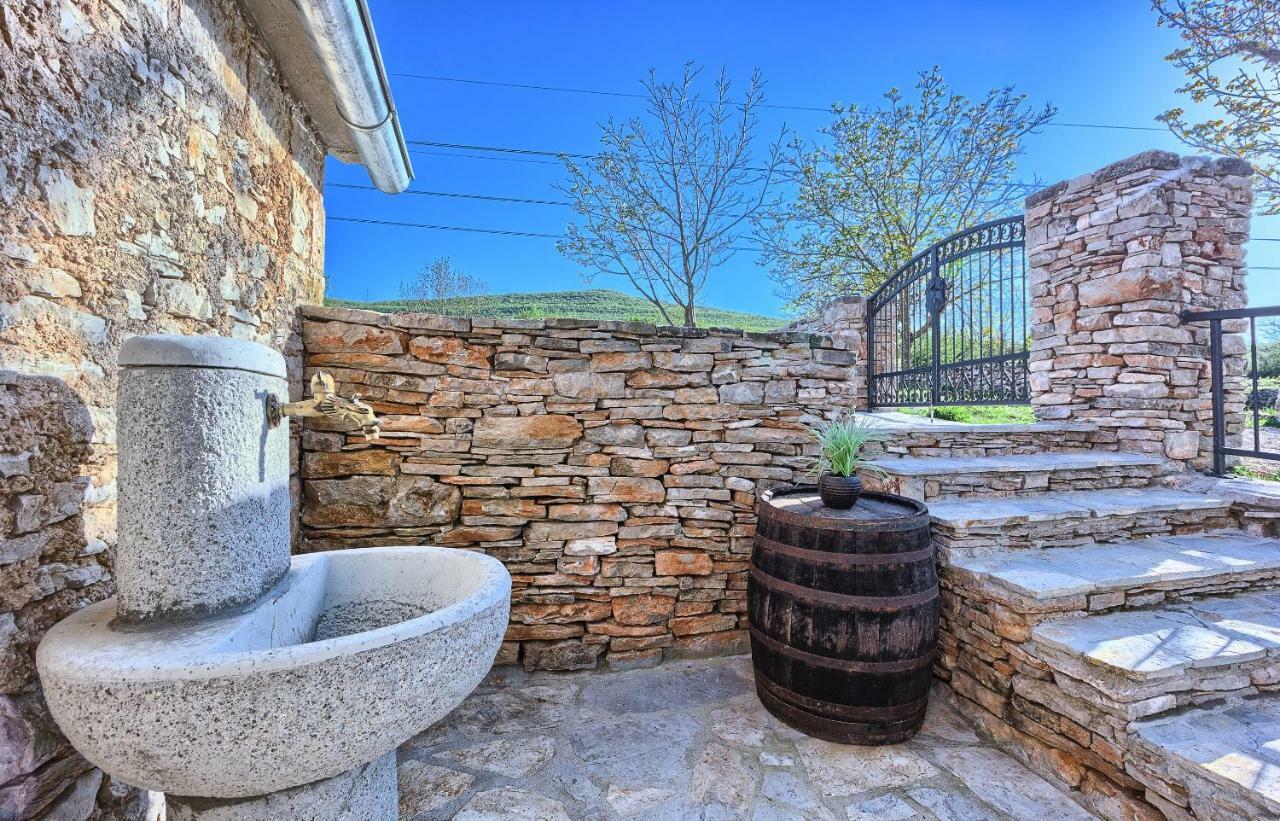 Dalmatia Stone House - Heated Pool Country house