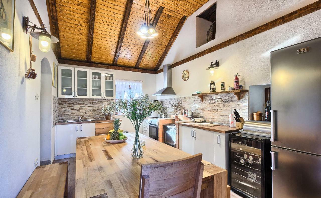Country house Dalmatia Stone House - Heated Pool