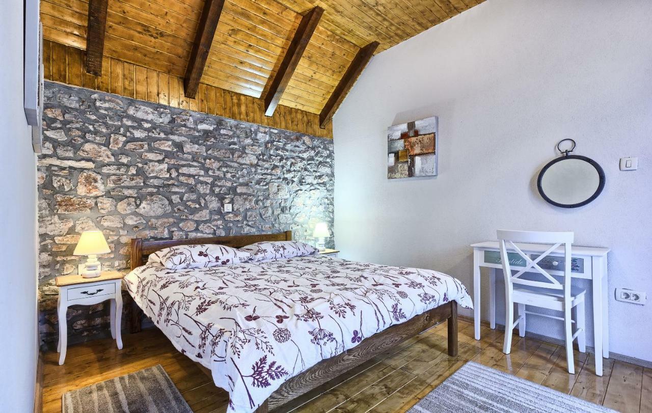 Country house Dalmatia Stone House - Heated Pool