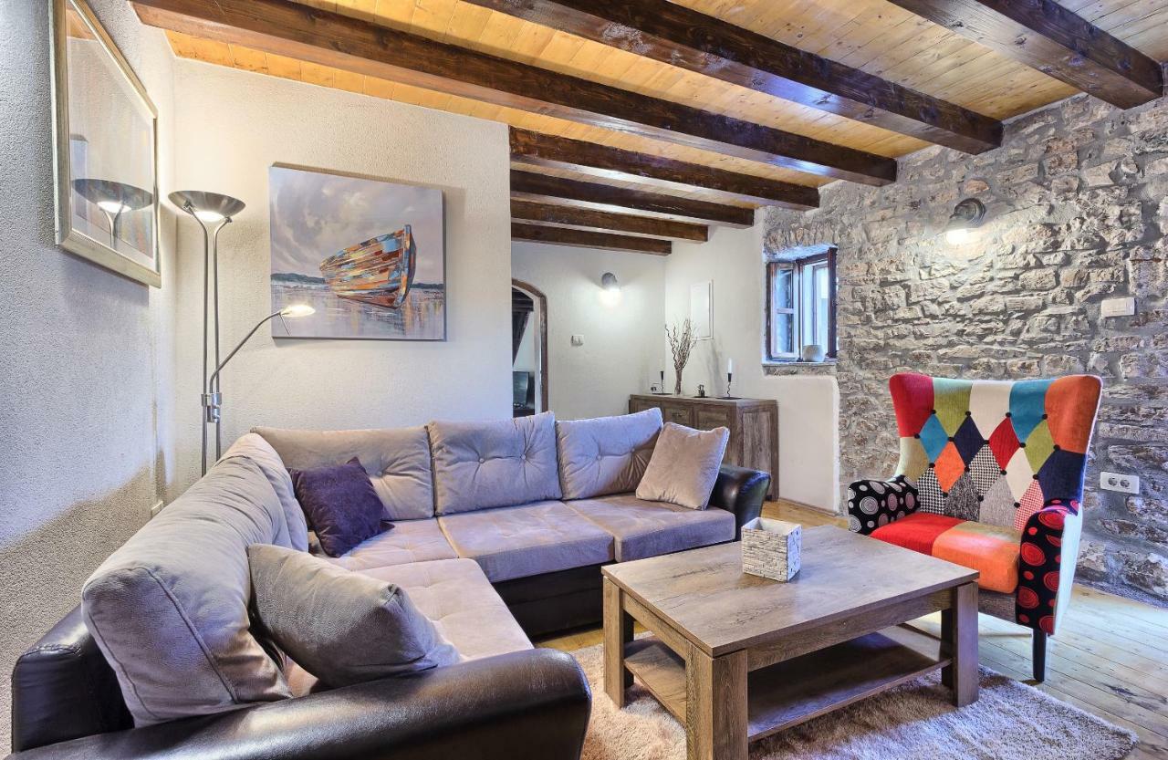 Dalmatia Stone House - Heated Pool Country house
